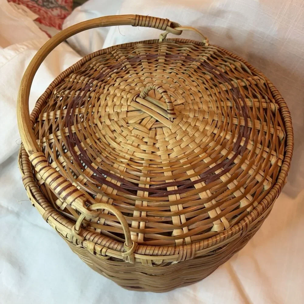 Vintage Hand Woven Wicker Basket With Fitted Lid Top Handle 11” x 14”